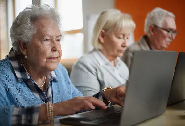 L’atelier Informatique & Web de Bienestar Baie de Roses : un must pour tous !