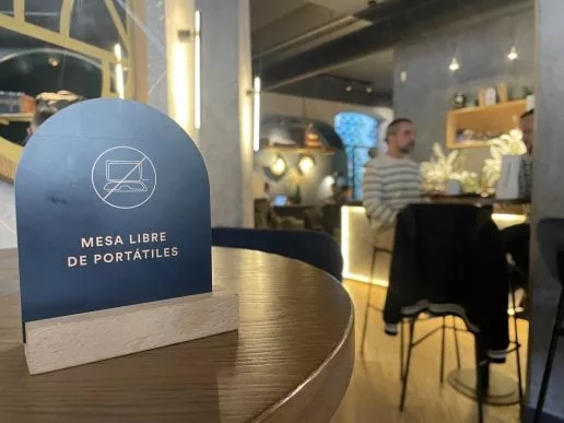 Les cafés de Barcelone disent “basta” aux télétravailleurs