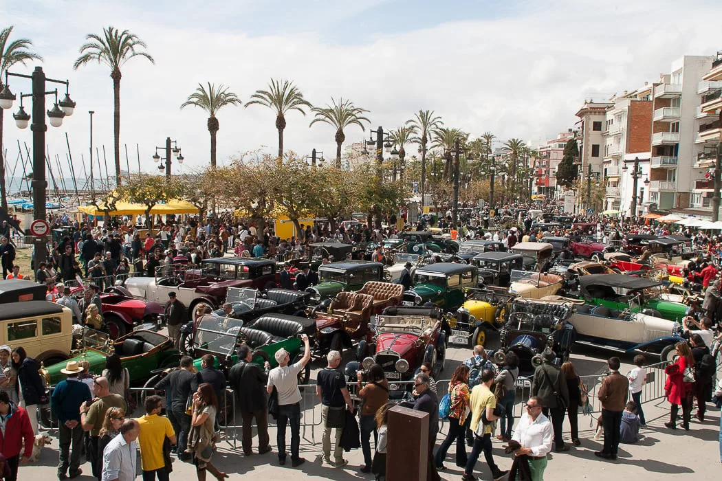 Ce week-end à Barcelone : voitures anciennes, défilé en chapeau et art contemporain