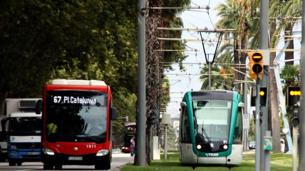 Contre le surtourisme à Barcelone, une ligne de bus supprimée de Google Maps