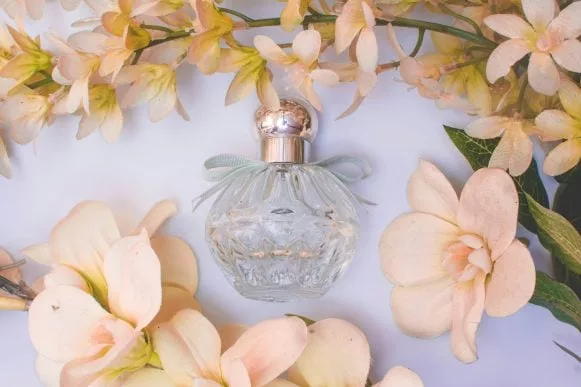 L’importance du parfum pour se sentir bien dans sa peau